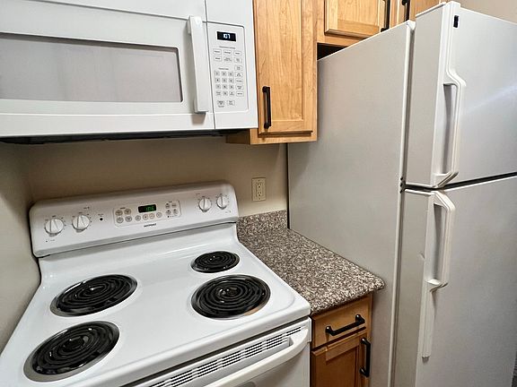 2nd image of 2020 J St APT 3
