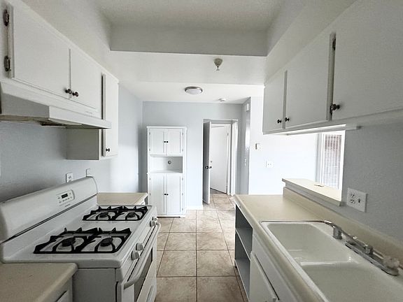 3rd image of 12919 Doty Ave #3