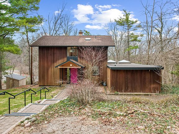 3rd image of 374 Hilldale Dr