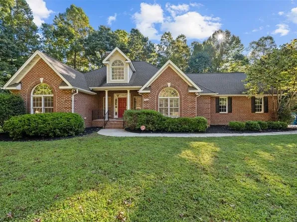 5513 Stonebridge Rd, Pleasant Garden, NC 27313