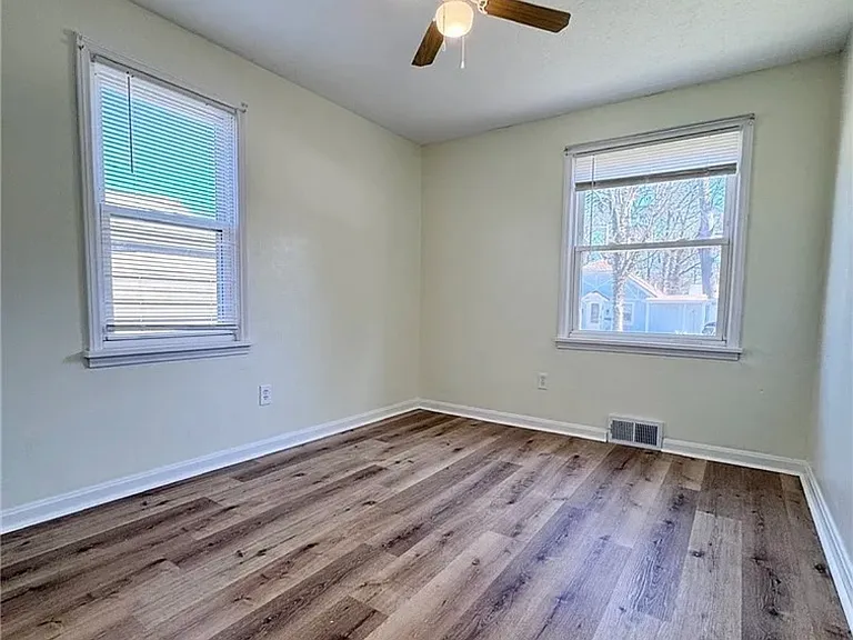 196 S Point Dr — Photo 3