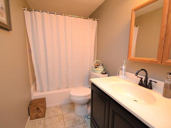 3rd image of 133 Briarwood Ln