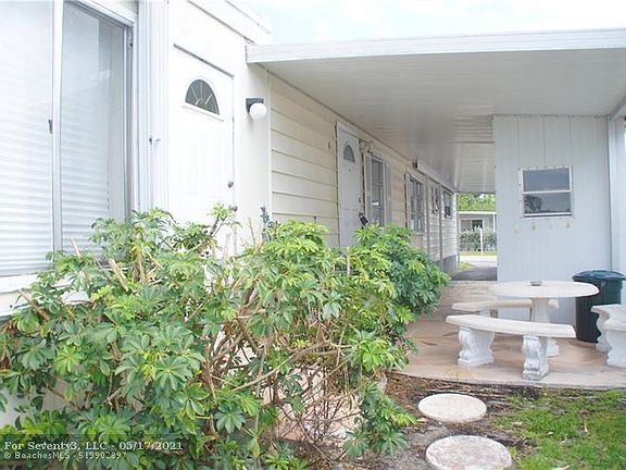 4th image of 2787 E Marina Dr