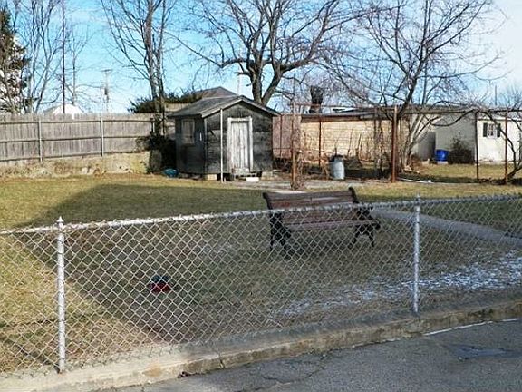 3rd image of 66 Farmington Ave #3