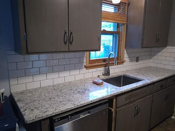 Quartz kitchen countertop with Bosch dishwasher
