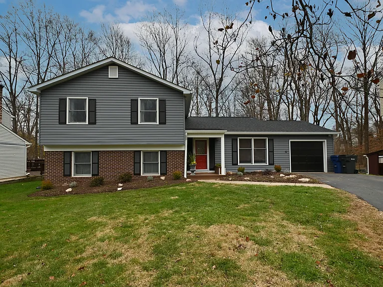 7775 Newington Woods Dr — Photo 1