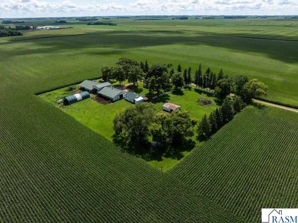 725 110th St, Sherburn, MN 56171