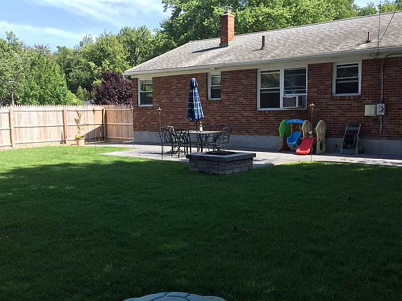 5th image of 50 Parkwood Dr