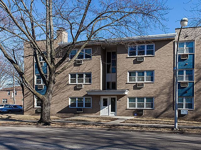 1st image of 5455 N California Ave APT 2G