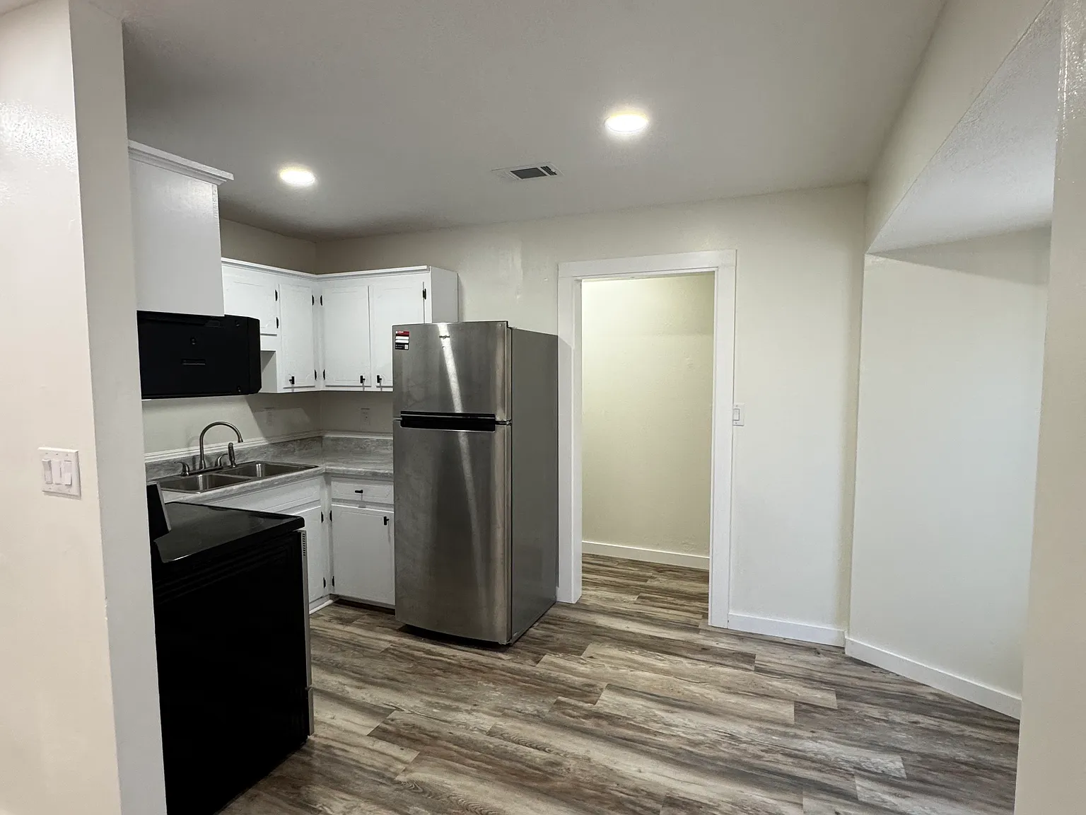 2 bed, 800 sqft, $1,450 — Photo 2
