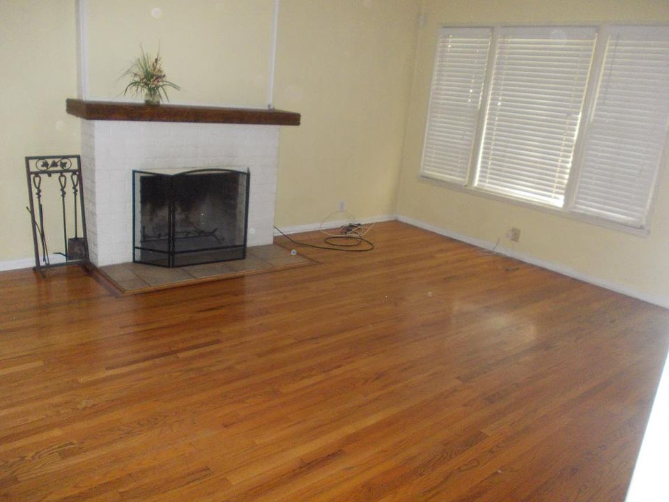 2nd image of 22101 Viscanio Rd