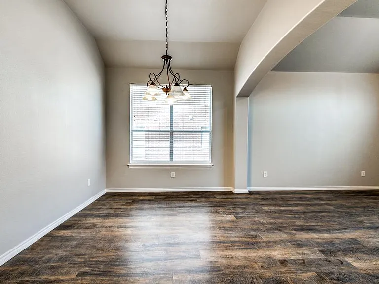 5819 Foxglove Ln — Photo 8