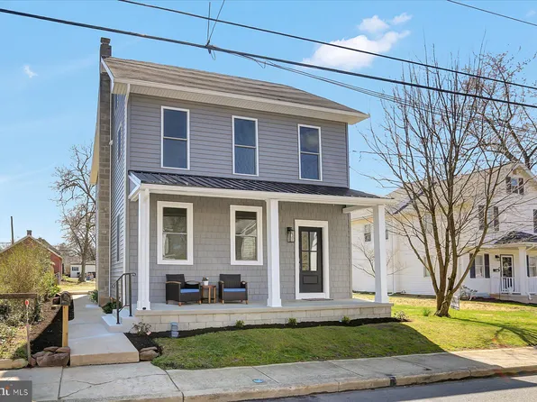 307 W 2nd St, Hummelstown, PA 17036