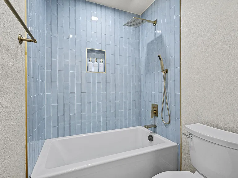 3327 Carriage Cir — Photo 25