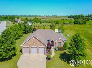 950 Fox Trail Ln, Somonauk, IL 60552