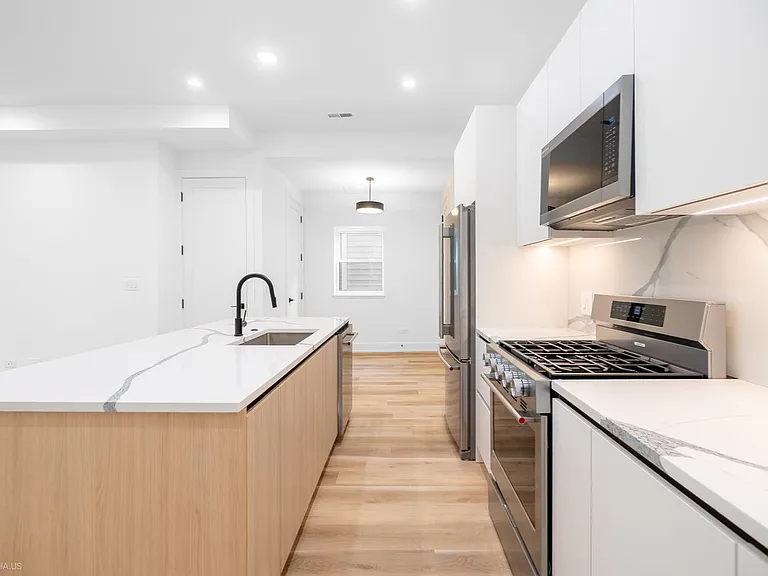 2113 N Kenmore Ave #1 — Photo 8