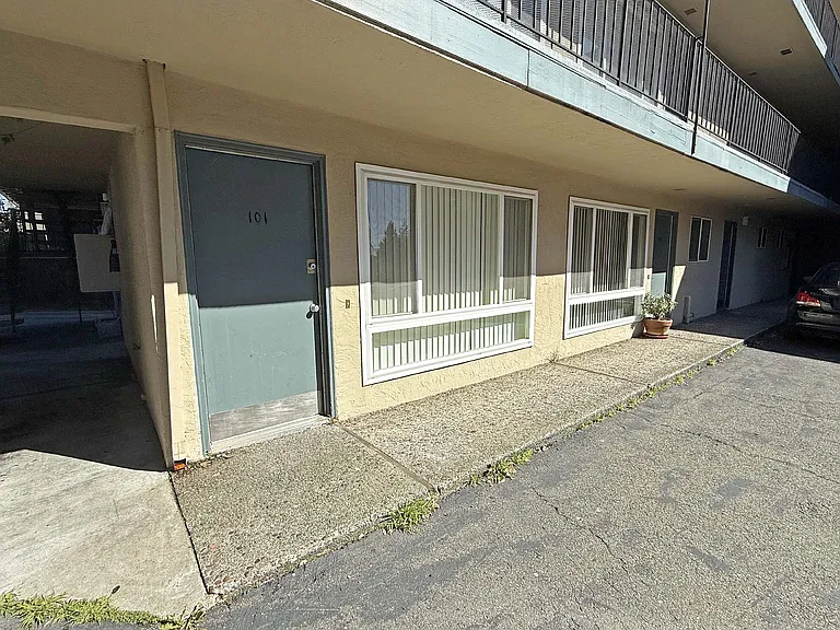 480 Crescent — Photo 37