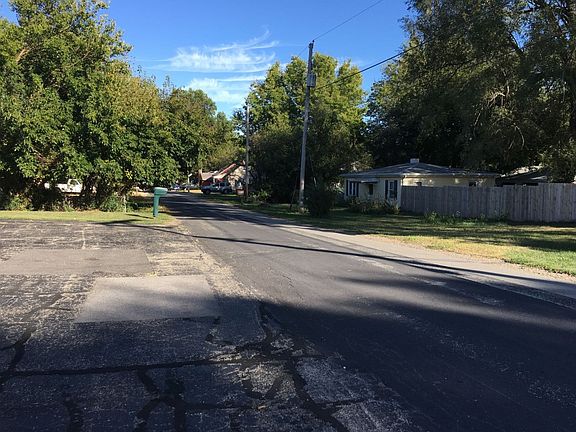 4th image of 1424 E Hendryx Ln