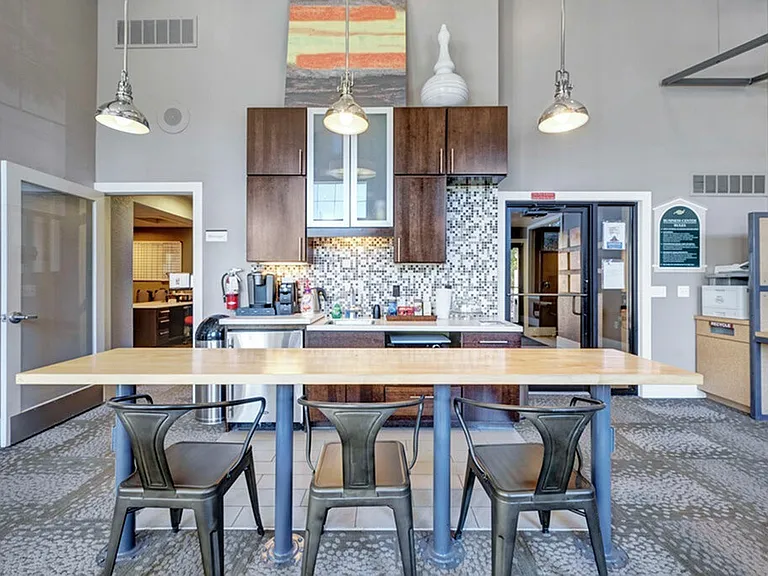 Summit Riverside Apartments — Photo 38
