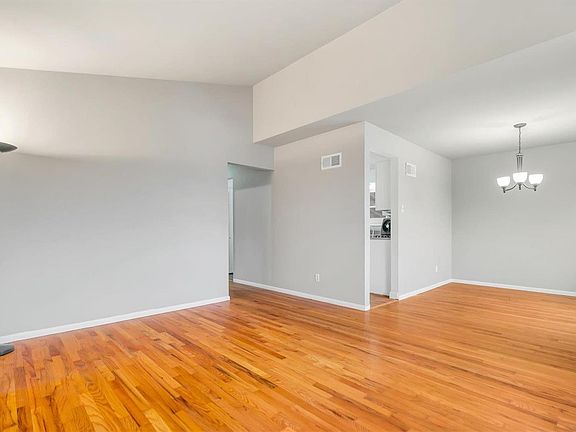 4th image of 10734 Corning Dr