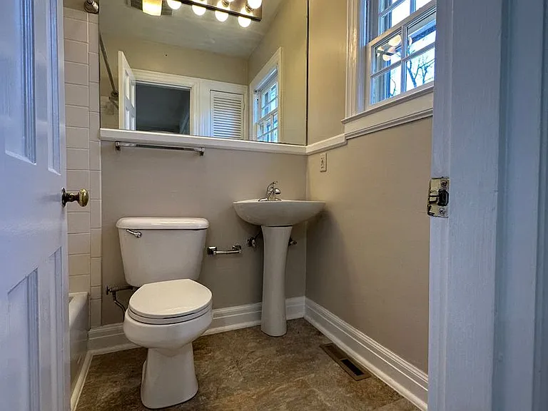 653 Montclair Dr — Photo 8