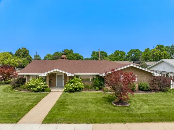 2323 Cedarberry Ln., North Platte, NE 69101