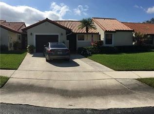 8 Capitol Ct, Deerfield Beach, FL 33442