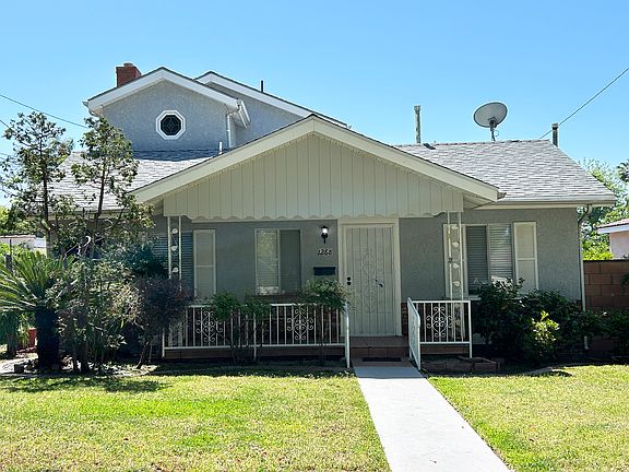 Front of house and yard.