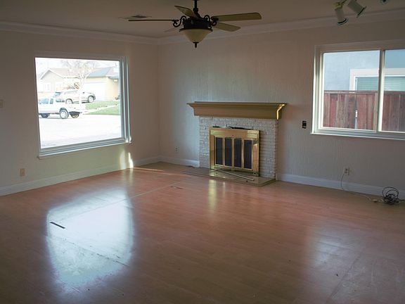 4th image of 1273 Doncaster Way