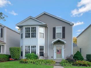 956 Four Seasons Blvd, Aurora, IL 60504