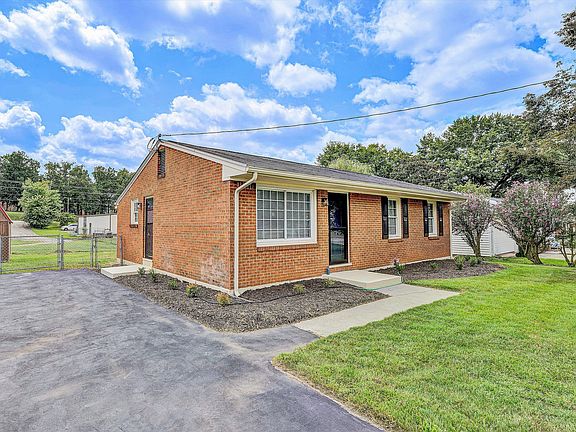 3rd image of 2132 Bainbridge Dr