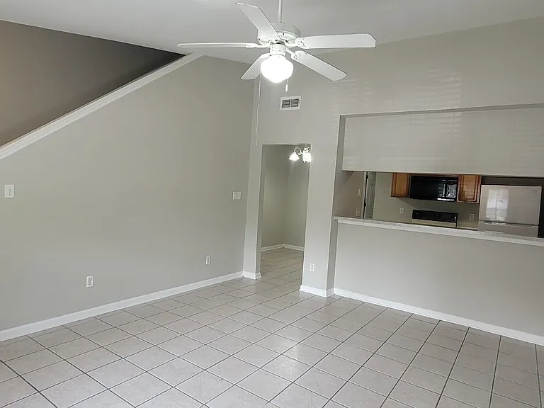 2525 Hartsfield Rd #8 — Photo 2