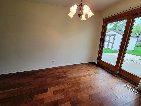5th image of 1196 Parkview Dr