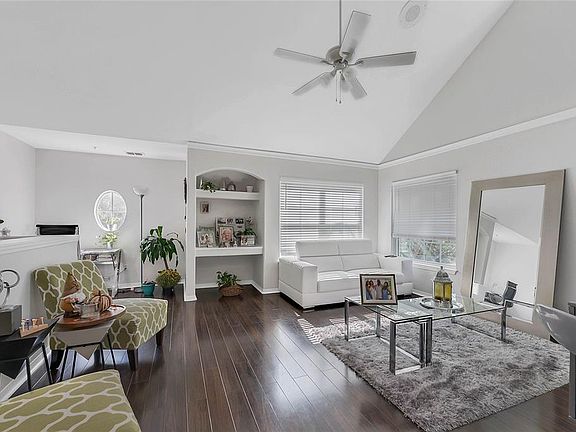 3rd image of 3403 Greenwich Village Blvd APT 204