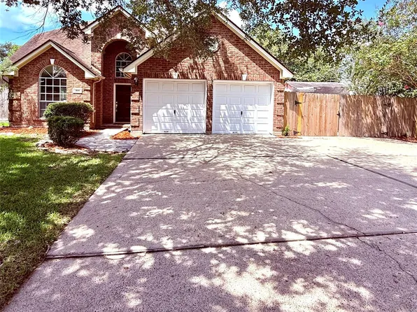 805 N Belle Dr, Angleton, TX 77515