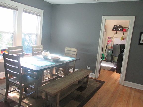 3rd image of 3220 N Wolcott Ave