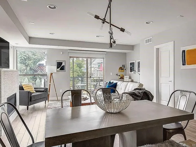 78 N Logan St — Photo 2
