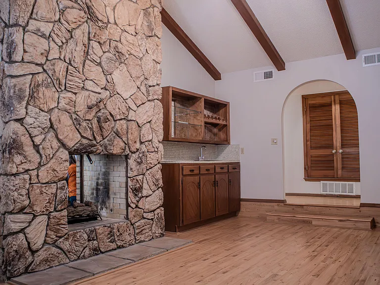 4521 R L Shoemaker Dr — Photo 2