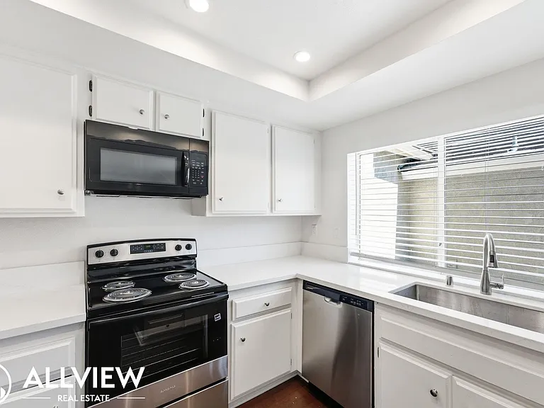 2055 W Lafayette Dr — Photo 5
