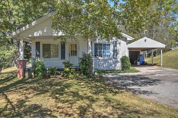 2nd image of 525 Meadow Brook Ave