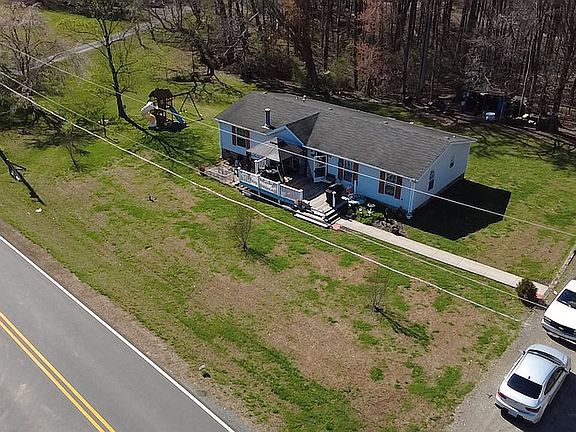 3rd image of 1090 Chestnut Grove Rd