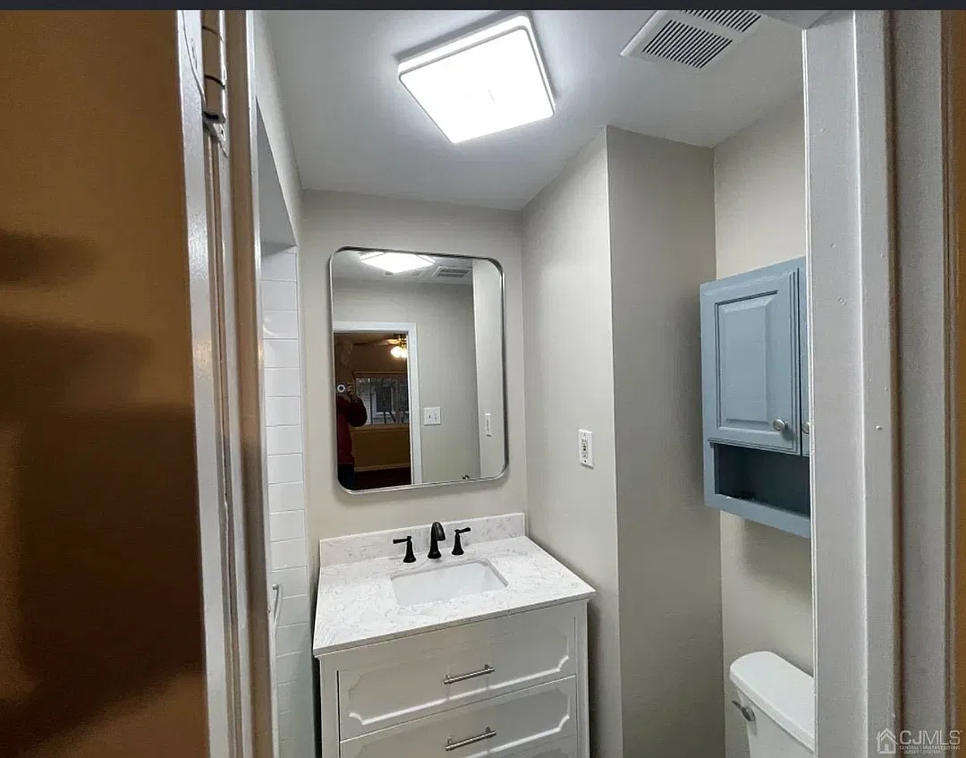 3 bed, 2.5 bath, 1470 sqft, $3,300 — Photo 2
