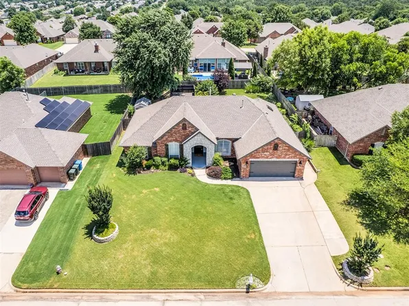 2044 Yorkshire Dr, Midwest City, OK 73130