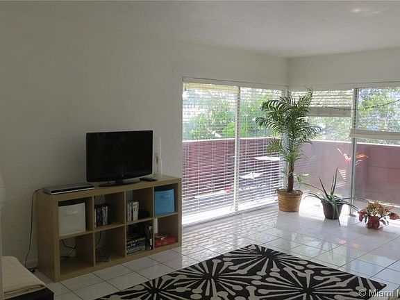 2nd image of 1205 Mariposa Ave APT 401