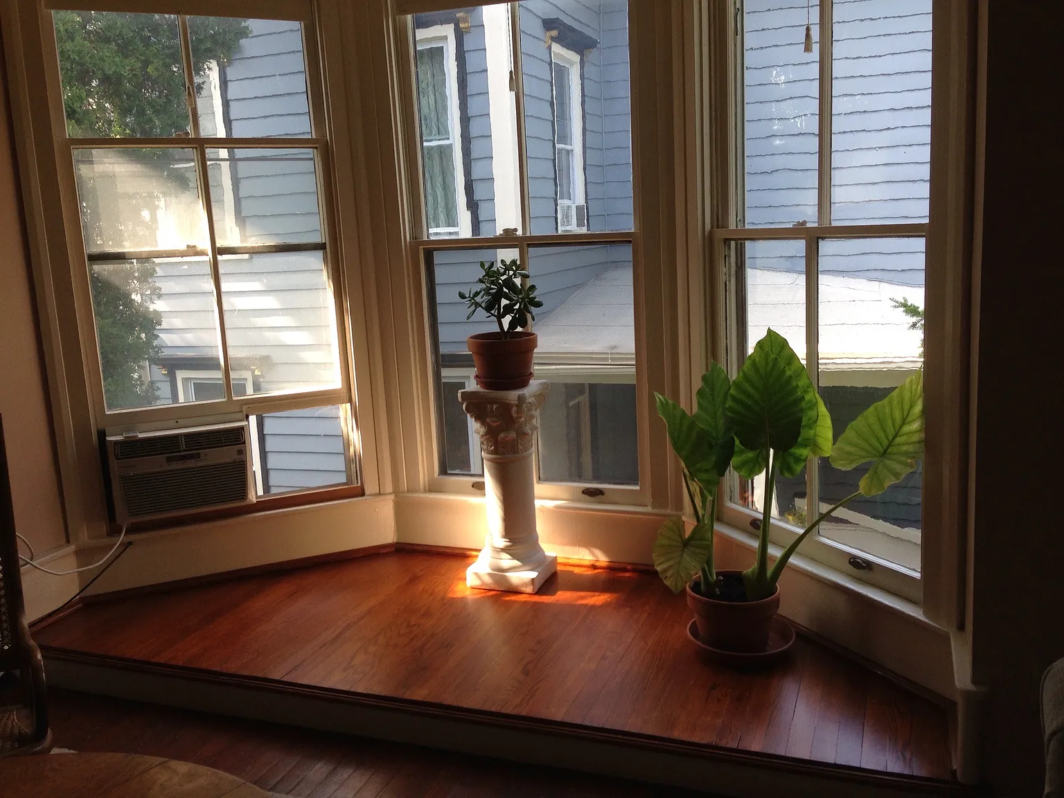446 N Aurora St — Photo 3