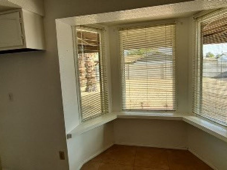 1st image of 4601 E Voltaire Ave