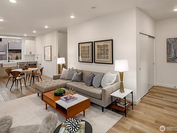 4th image of 3406 B 34th Avenue W