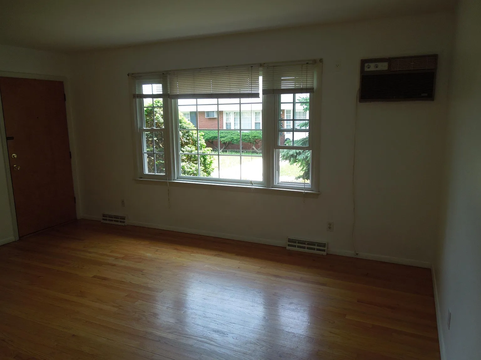 1609 Indiana St — Photo 2