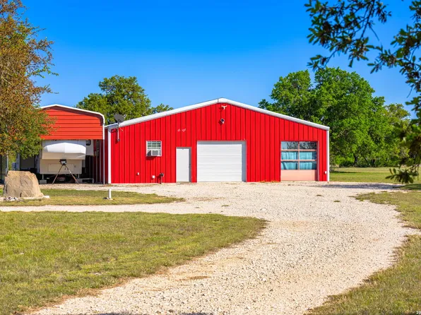 125 Headwaters Dr, Mountain Home, TX 78058