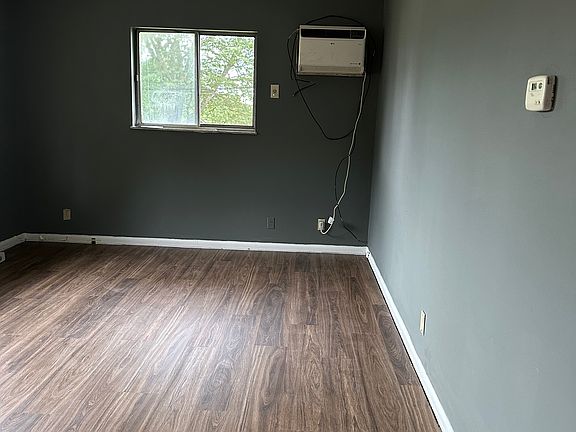 4th image of 1233 Roslyn Ave #1233